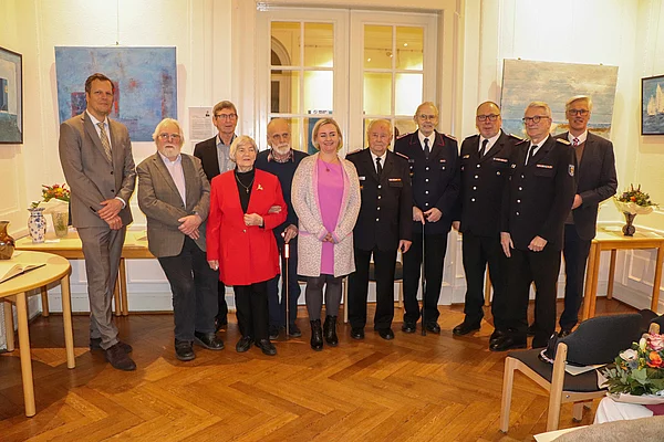 Gruppenfoto der geehrten mit Bürgervorsteher, Bürgermeister und Frank Lauterbach.