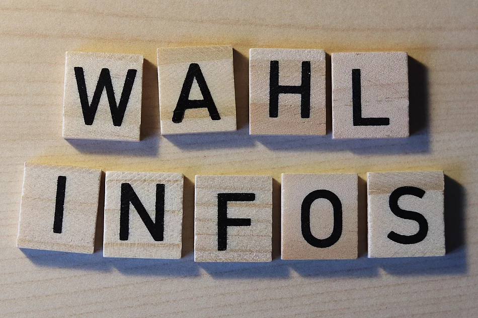 Symbolbild: Buchstaben zeigen das Wort Wahlinfos