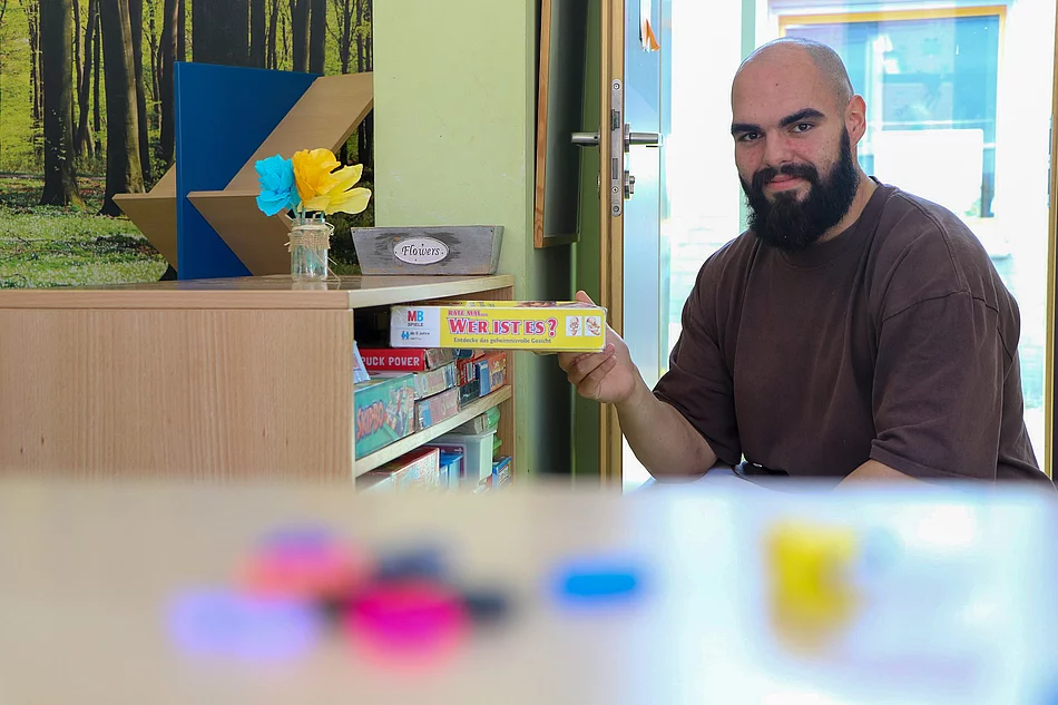 Johnny Pereira Martins macht eine praxisintegrierte Ausbildung im Hort Löwenzahn Wiesenfeld. Foto: Stadt Glinde