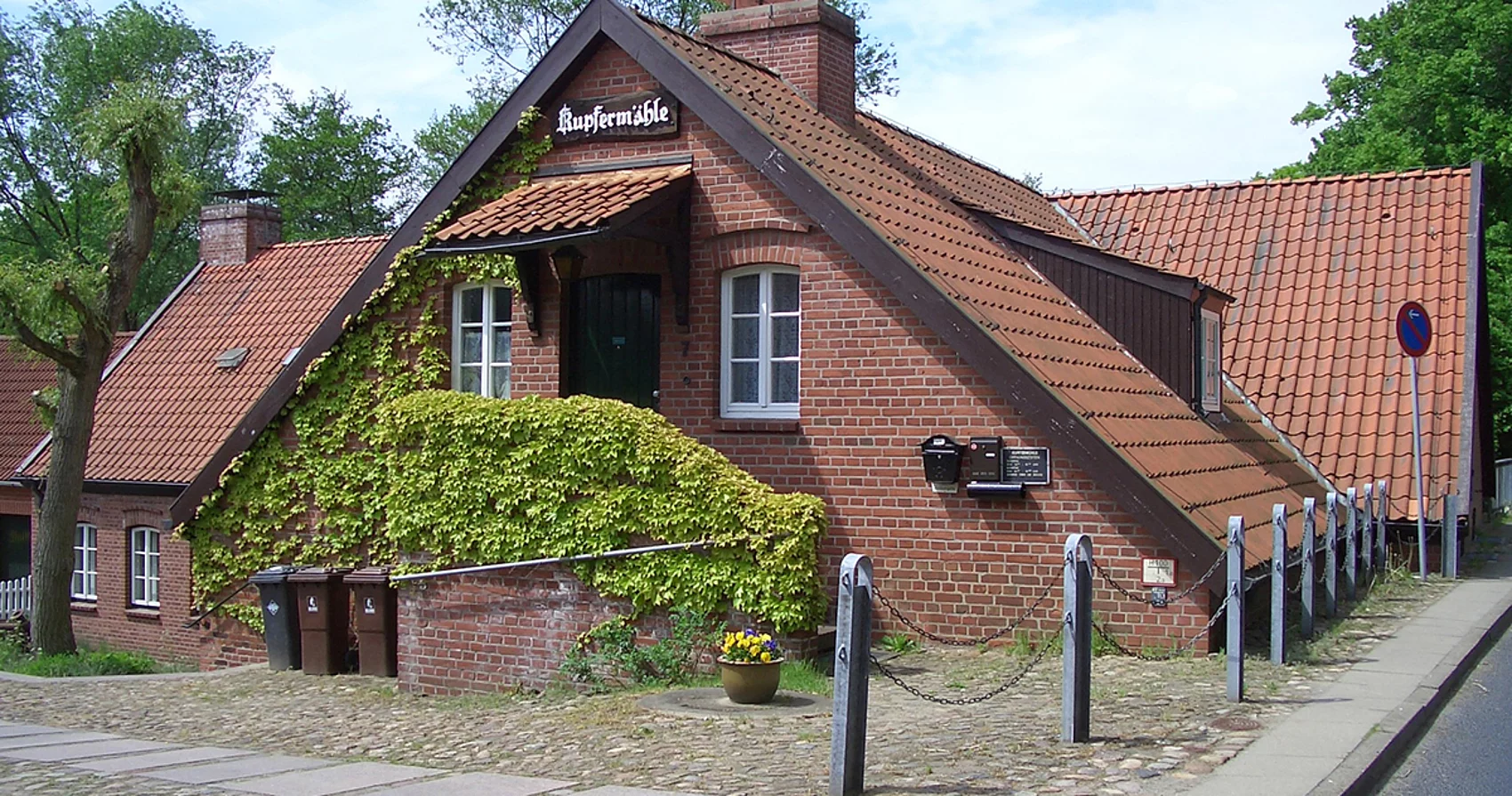 Dies ist ein Foto von der Glinder Kupfermühle von außen.