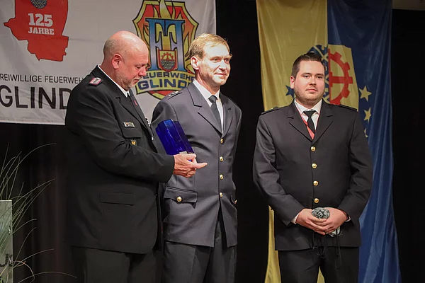 Glindes Wehrführer Michael Weidemann mit Vertretern aus dem finnischen Otava. Foto: Stadt Glinde