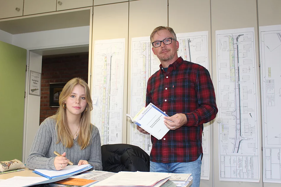 Praktikantin Selina Zakrzewski mit Personalrat Heiko Wisser Praktikantin Selina Zakrzewski mit Personalrat Heiko Wisser
