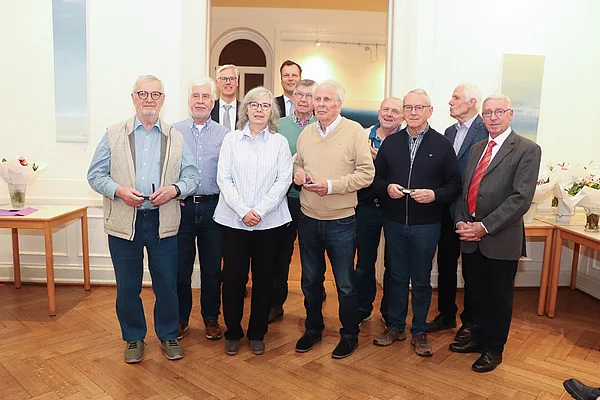 Gruppenfoto der Ausgezeichneten und Ehrenden