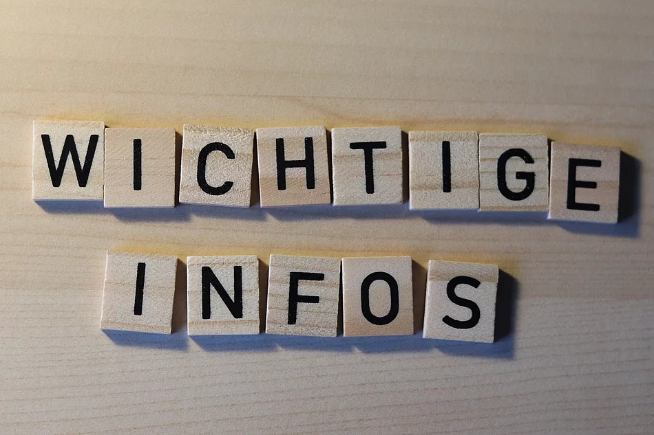 Buchstaben zeigen die Worte Wichtige Infos