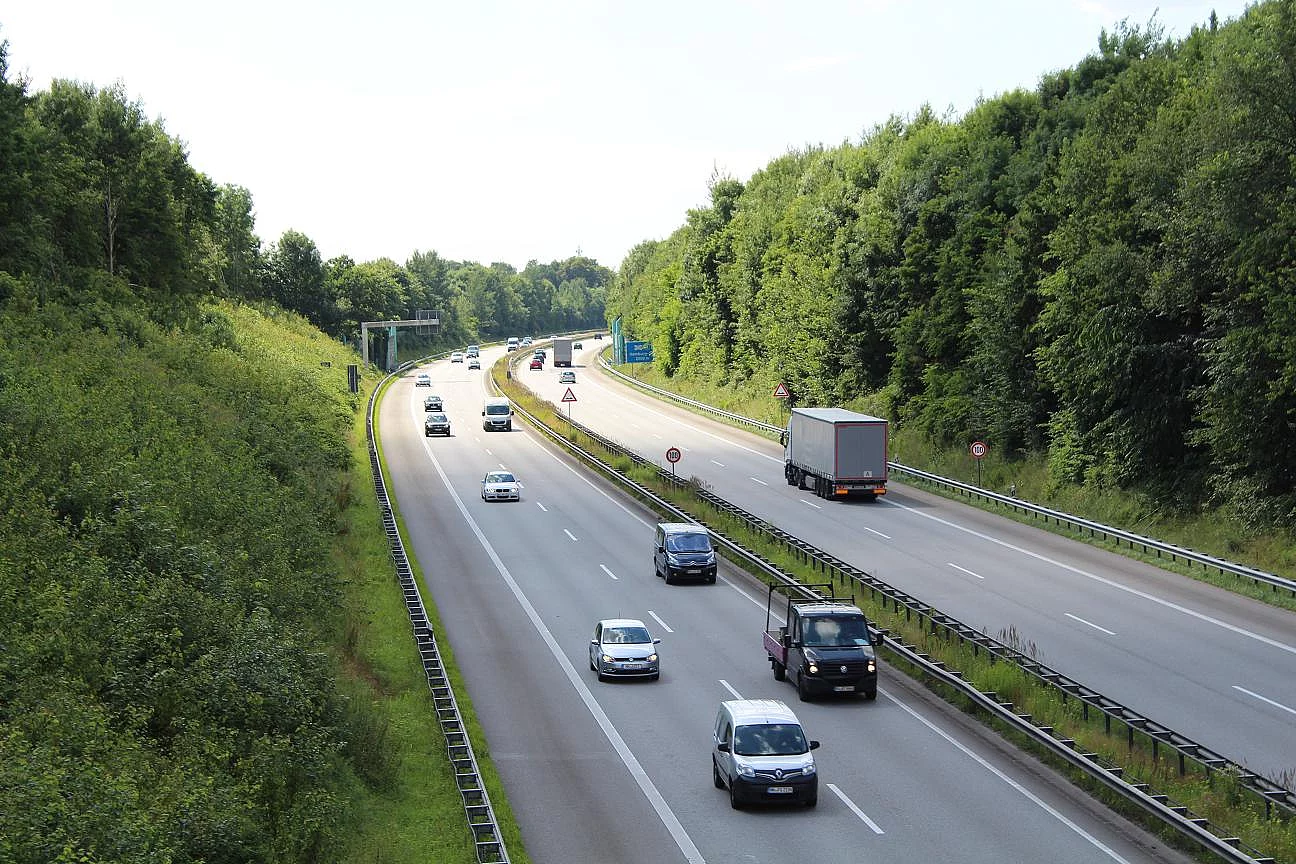 Blick auf die Bundesautobahn 24