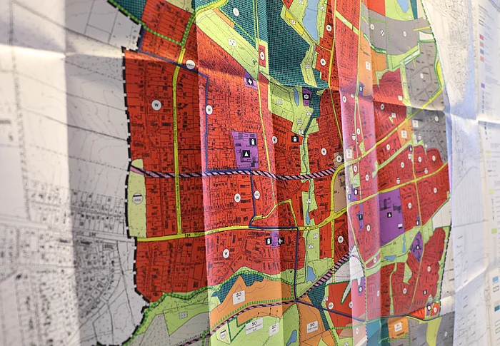 Ein Stadtplan mit verschiedenen farblichen Flächen - Flächennutzungsplan