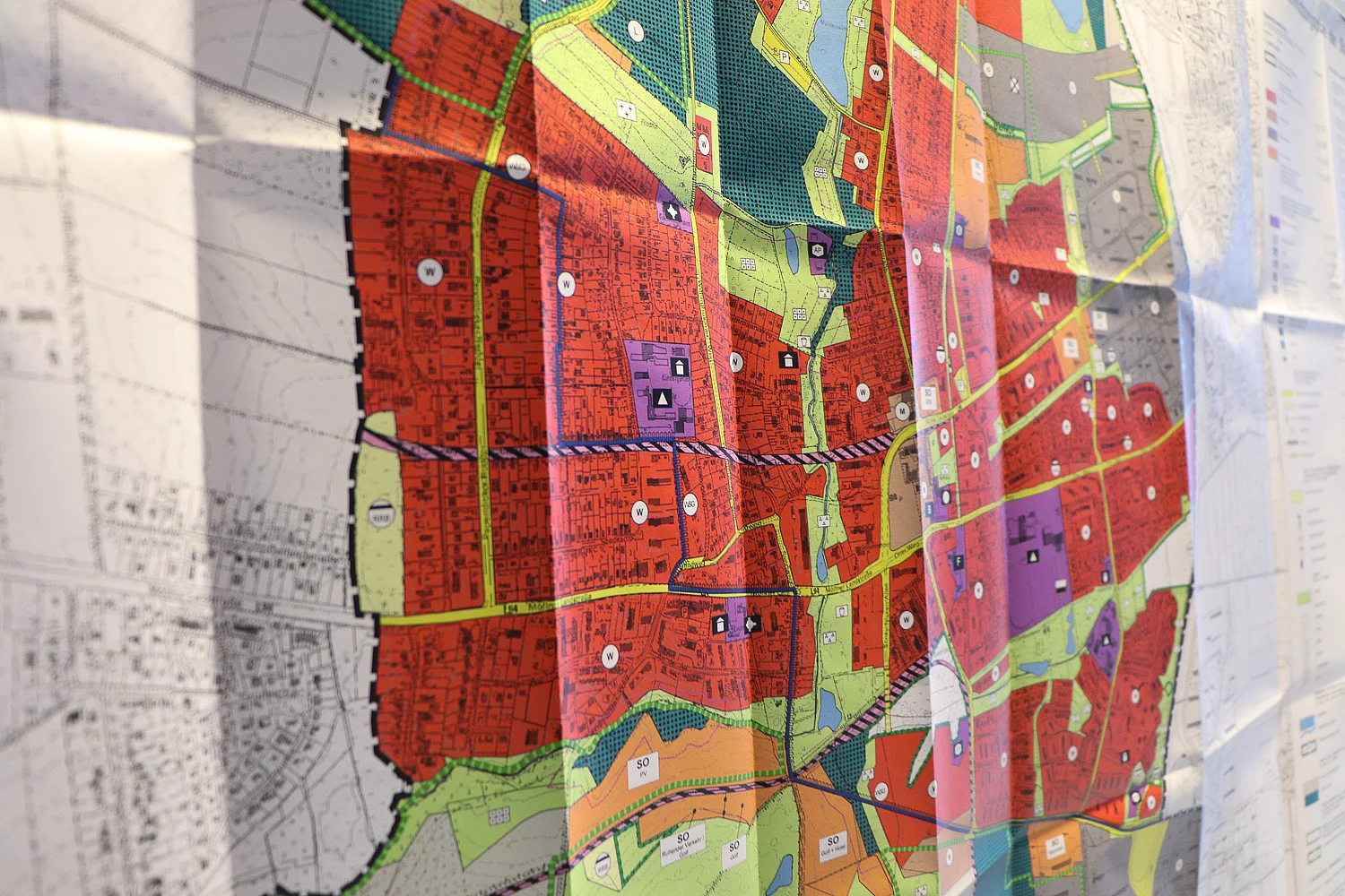 Ein Stadtplan mit verschiedenen farblichen Flächen - Flächennutzungsplan