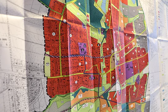 Ein Stadtplan mit verschiedenen farblichen Flächen - Flächennutzungsplan