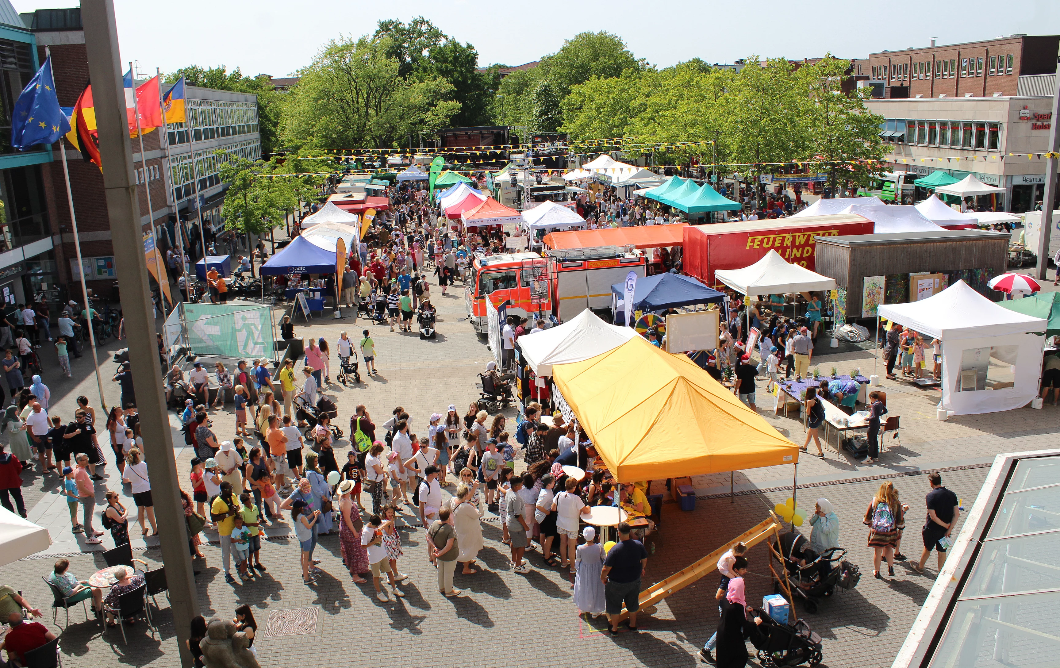 Das traditionelle Glinder Marktfest wird seit den 1970er Jahren als Fest der Vereine und Verbände von der Stadt ausgerichtet.