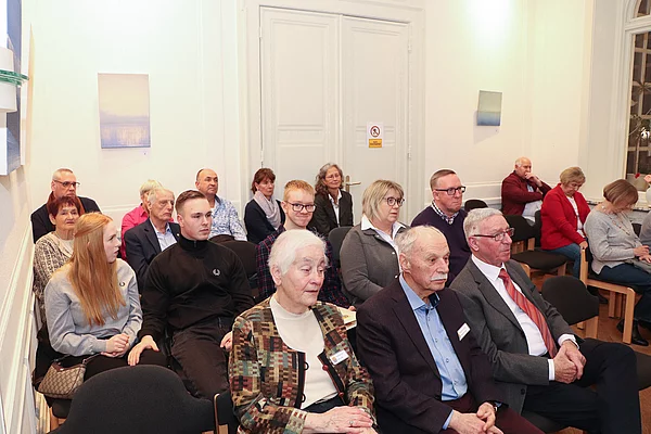 Das Publikum der Verleihung schaut nach vorn.