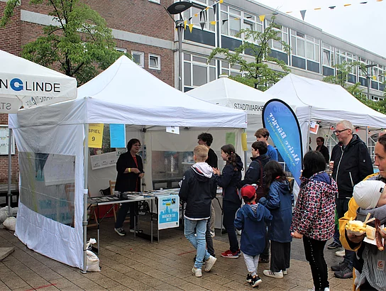 Am Fairtrade-Stand gab es beispielsweise Schokolade zum Naschen. Foto: Stadt Glinde