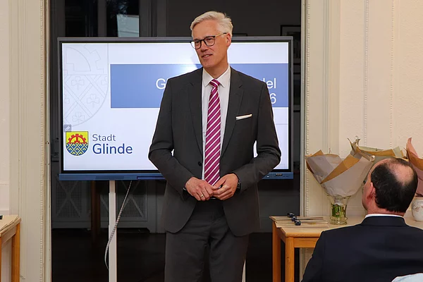 Bürgermeister Rainhard Zug spricht zu den Gästen der Veranstaltung.