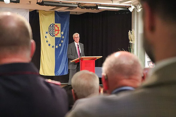 Glindes Bürgermeister Rainhard Zug beim Festakt der Freiwilligen Feuerwehr Glinde. Foto: Stadt Glinde