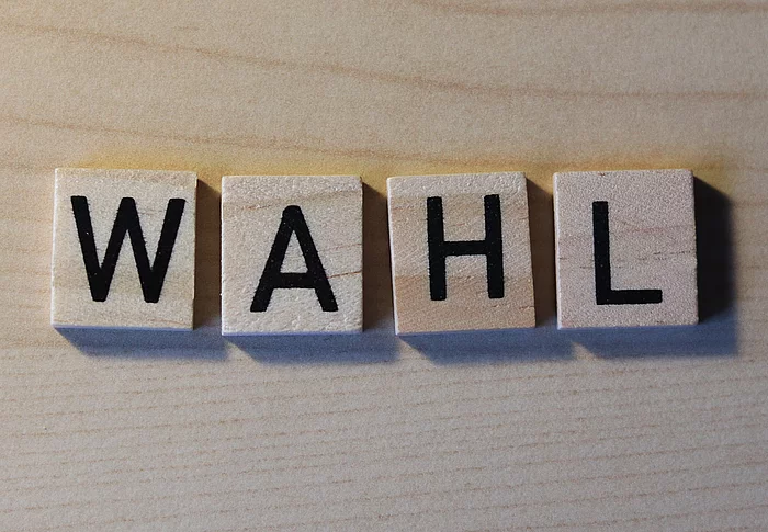 Buchstaben zeigen das Wort Wahl