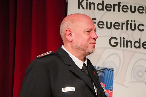 Glindes Wehrführer Michael Weidemann beim Festakt. Foto: Stadt Glinde